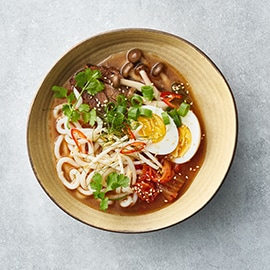 Ramen soep met rundvlees en kimchee Ramen soep met rundvlees en kimchee